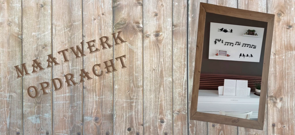 Maatwerk service opdracht: wit wandbord met twee planken en muziekbalk