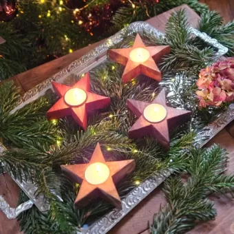 sfeerfoto van kerstster waxinelichthouders